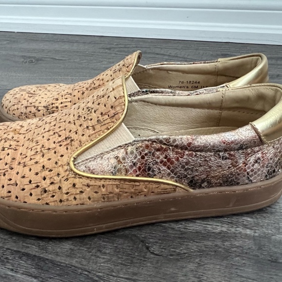 Johnston & Murphy Elaine Cork & Gold Slip-on Sneaker - Picture 3 of 4